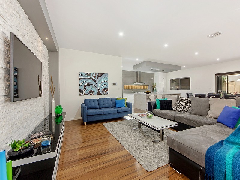 33 Tudor Rose Crescent, Sydenham VIC 3037