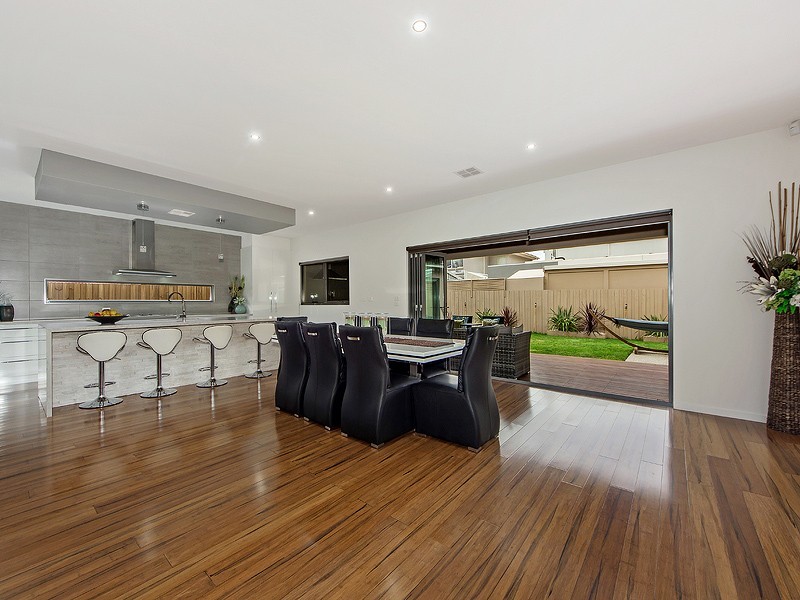 33 Tudor Rose Crescent, Sydenham VIC 3037