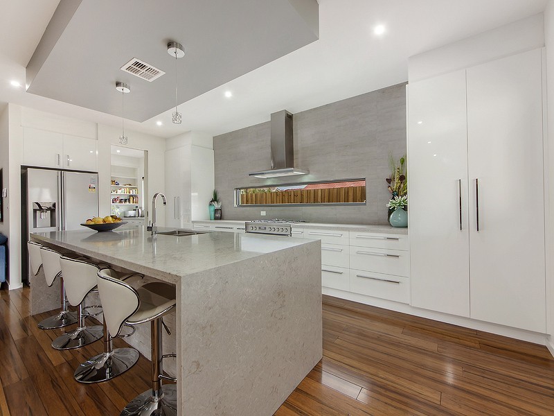 33 Tudor Rose Crescent, Sydenham VIC 3037