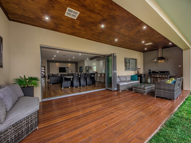 33 Tudor Rose Crescent, Sydenham VIC 3037