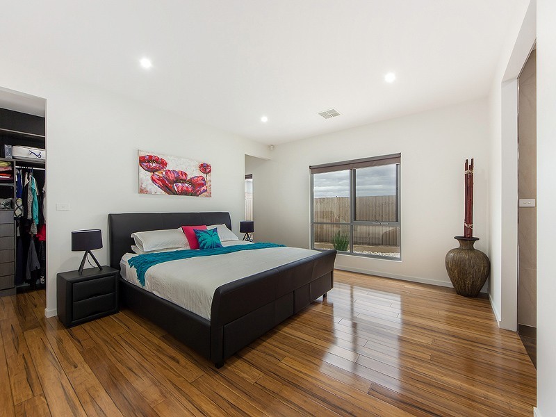 33 Tudor Rose Crescent, Sydenham VIC 3037