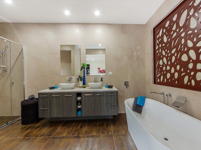 33 Tudor Rose Crescent, Sydenham VIC 3037