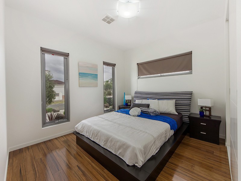 33 Tudor Rose Crescent, Sydenham VIC 3037