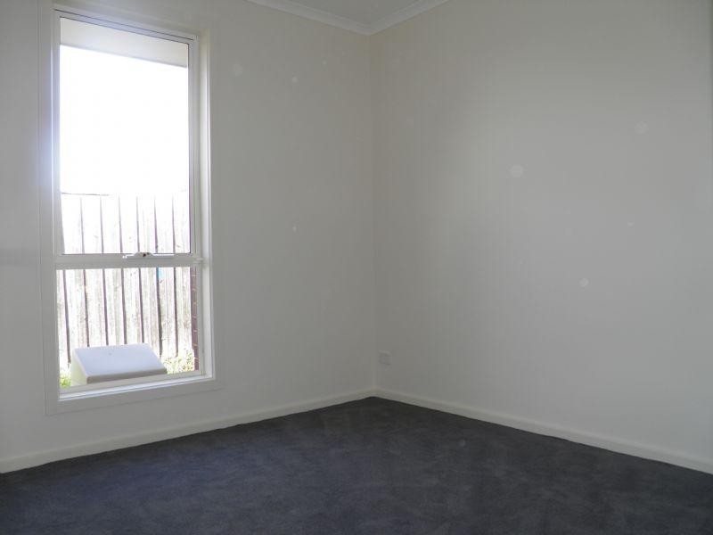 2/21 Biggs Street, St Albans VIC 3021