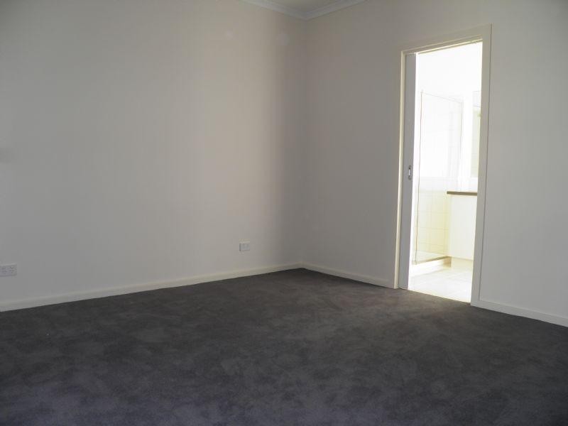 2/21 Biggs Street, St Albans VIC 3021