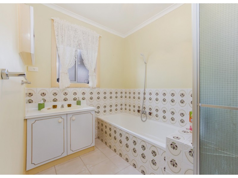 3 Acuba Close, St Albans VIC 3021