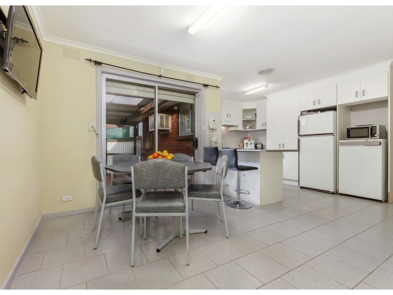 3 Acuba Close, St Albans VIC 3021