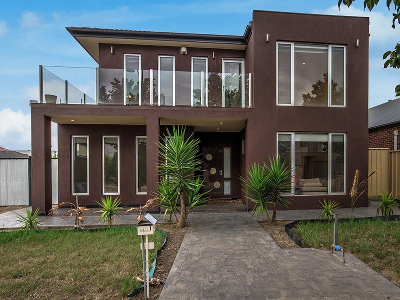 1 Aberfeldie Way, Caroline Springs VIC 3023