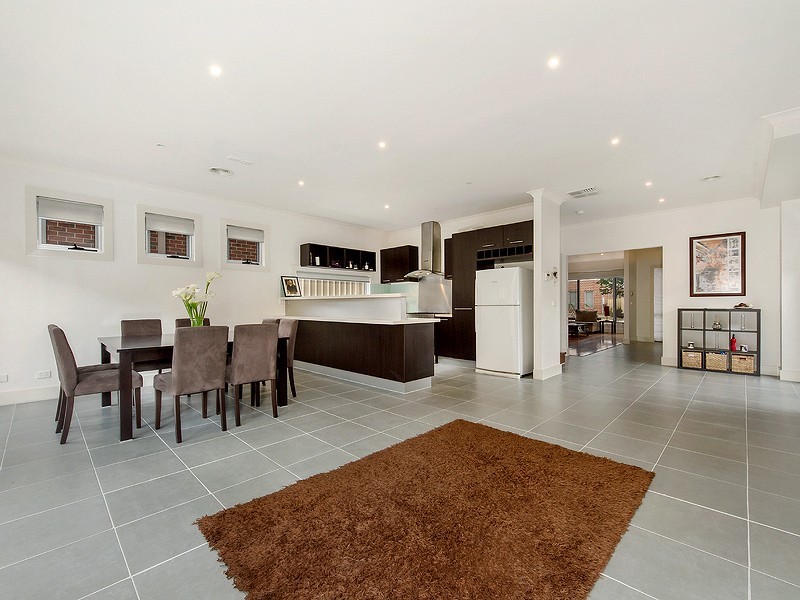 1 Aberfeldie Way, Caroline Springs VIC 3023