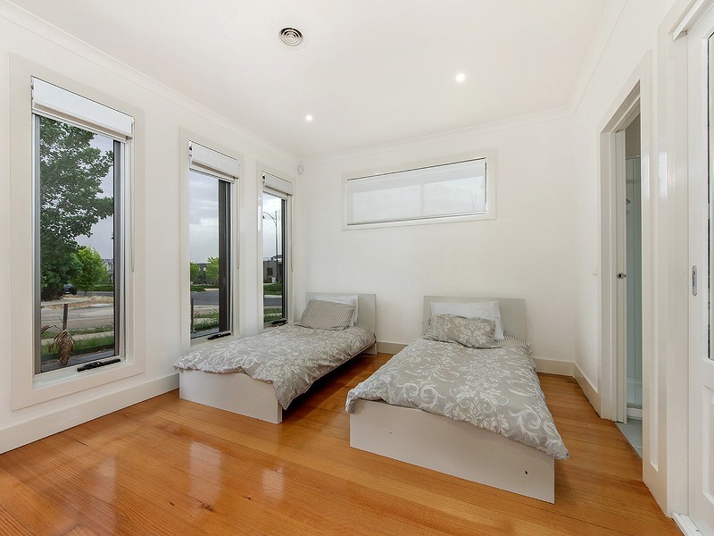 1 Aberfeldie Way, Caroline Springs VIC 3023