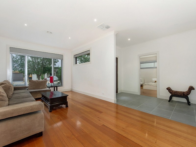 1 Aberfeldie Way, Caroline Springs VIC 3023