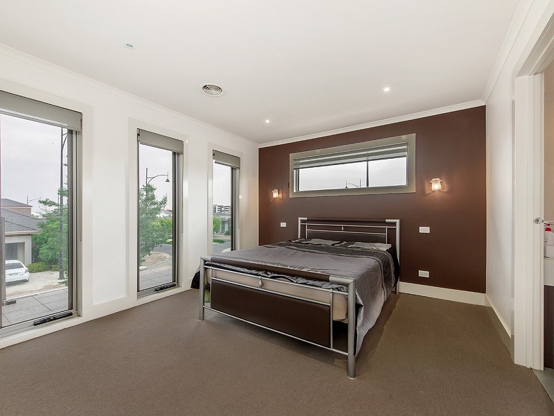 1 Aberfeldie Way, Caroline Springs VIC 3023