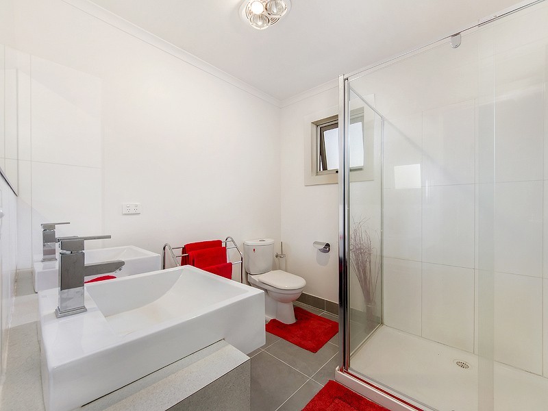 1 Aberfeldie Way, Caroline Springs VIC 3023