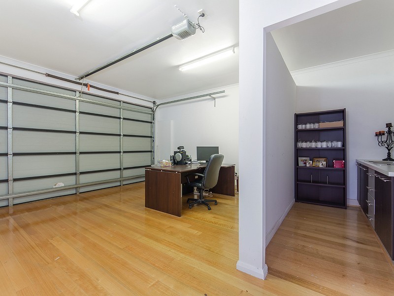 1 Aberfeldie Way, Caroline Springs VIC 3023