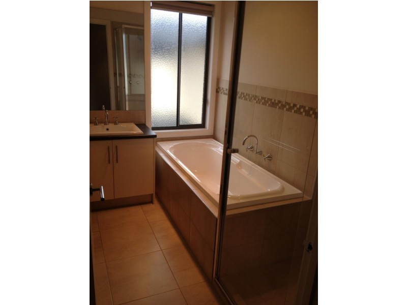 3 Saviour Road, Burnside Heights VIC 3023