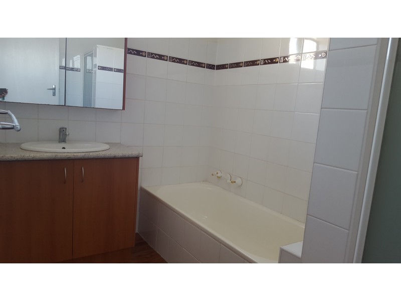 90A Leonard Avenue, St Albans VIC 3021