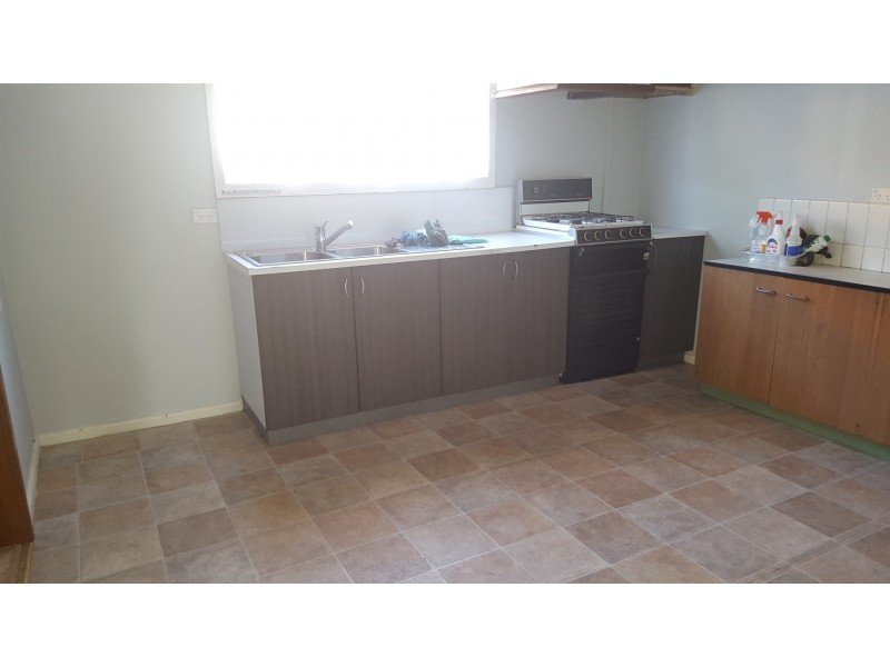 148 Main Road East, St Albans VIC 3021