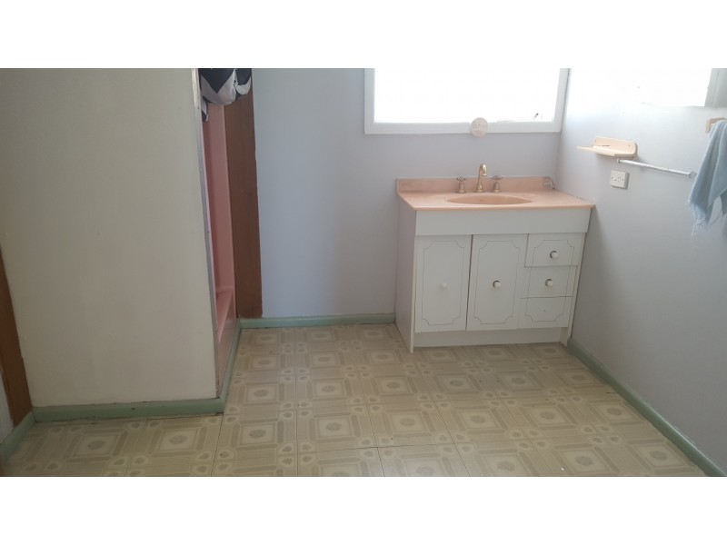 148 Main Road East, St Albans VIC 3021