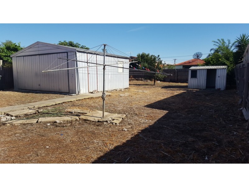 148 Main Road East, St Albans VIC 3021