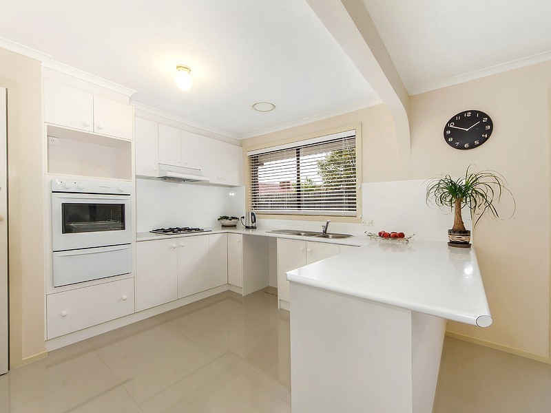 13 Baron Court, Kings Park VIC 3021