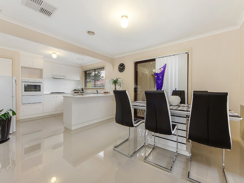 13 Baron Court, Kings Park VIC 3021