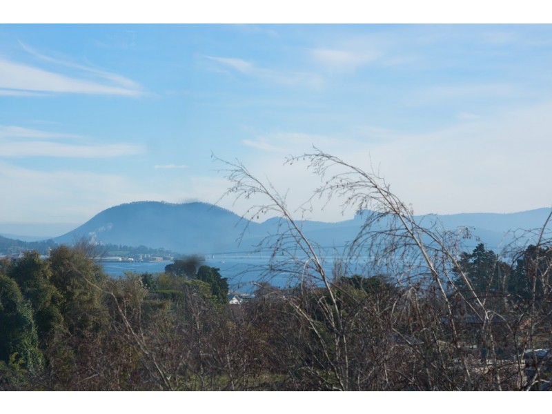 2/13 Wayne Avenue, Sandy Bay TAS 7005