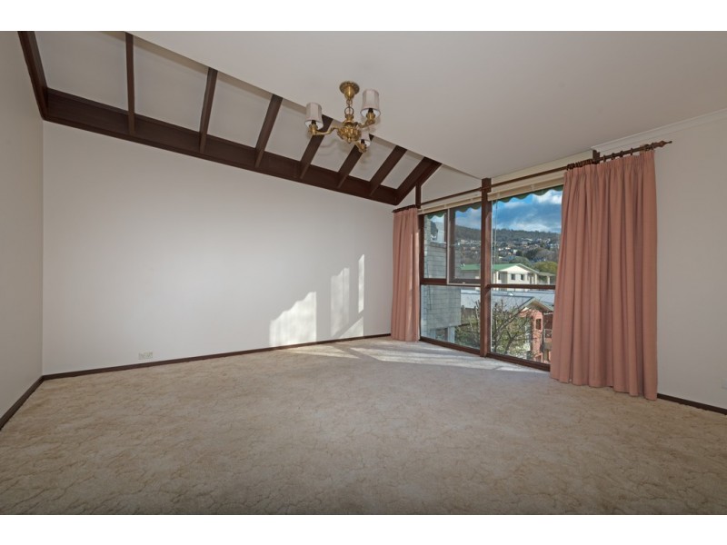 2/13 Wayne Avenue, Sandy Bay TAS 7005