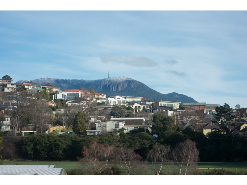 2/13 Wayne Avenue, Sandy Bay TAS 7005