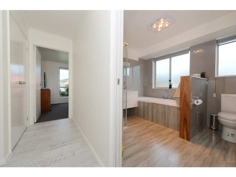 10 Brendan Crescent, Austins Ferry TAS 7011