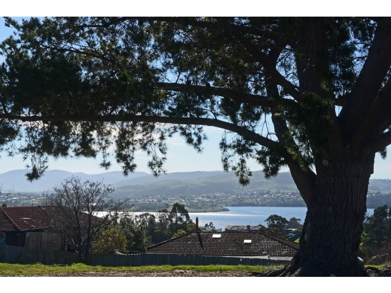 10 Brendan Crescent, Austins Ferry TAS 7011
