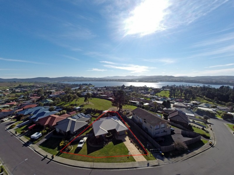 10 Brendan Crescent, Austins Ferry TAS 7011