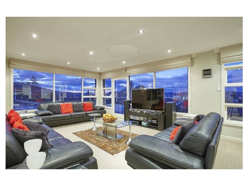 11 Cheverton Parade, Sandy Bay TAS 7005
