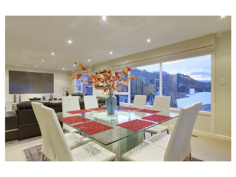11 Cheverton Parade, Sandy Bay TAS 7005