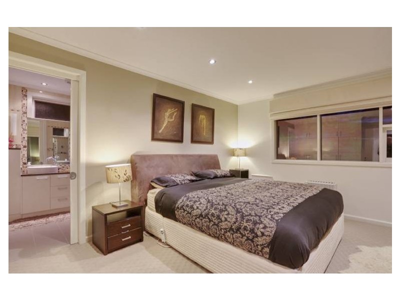 11 Cheverton Parade, Sandy Bay TAS 7005