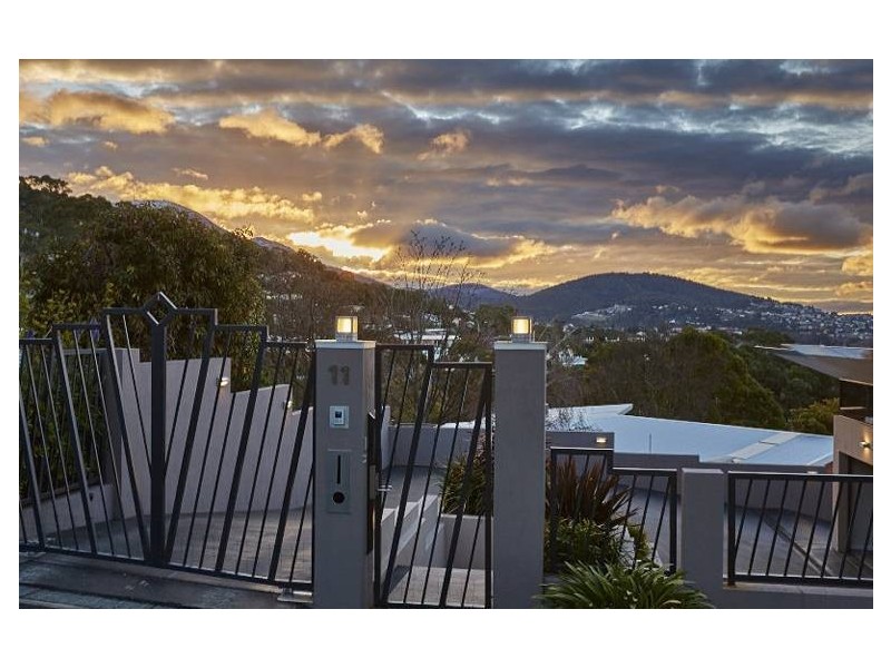 11 Cheverton Parade, Sandy Bay TAS 7005