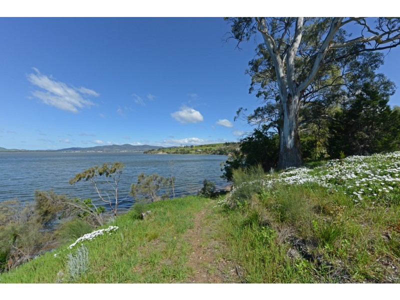 551 Shark Point Road, Penna TAS 7171