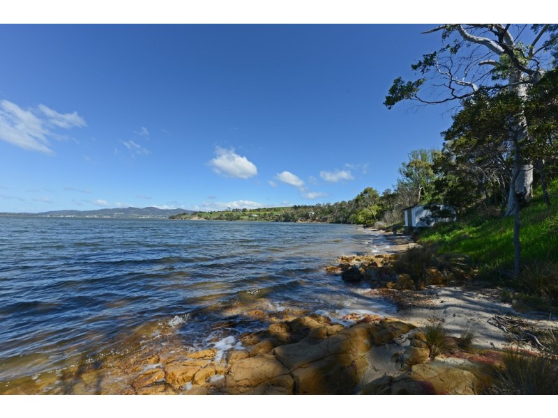 551 Shark Point Road, Penna TAS 7171