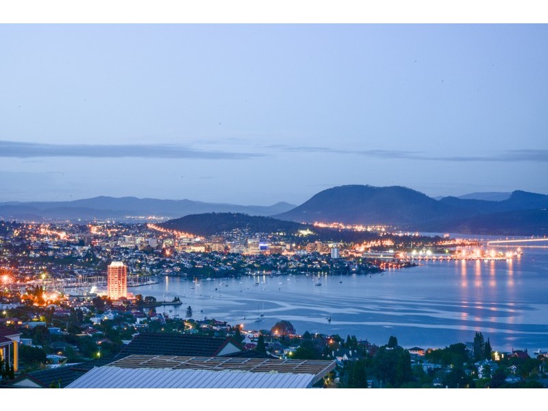 11 Nicholas Drive, Sandy Bay TAS 7005