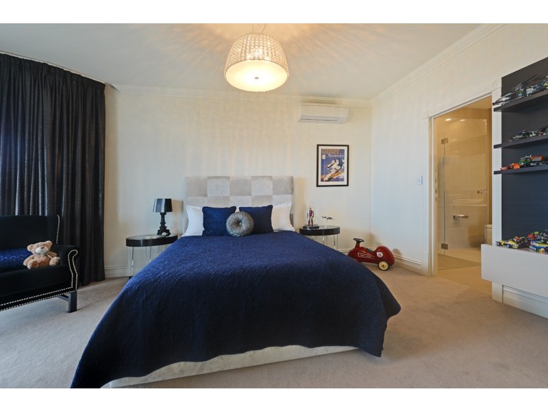 11 Nicholas Drive, Sandy Bay TAS 7005
