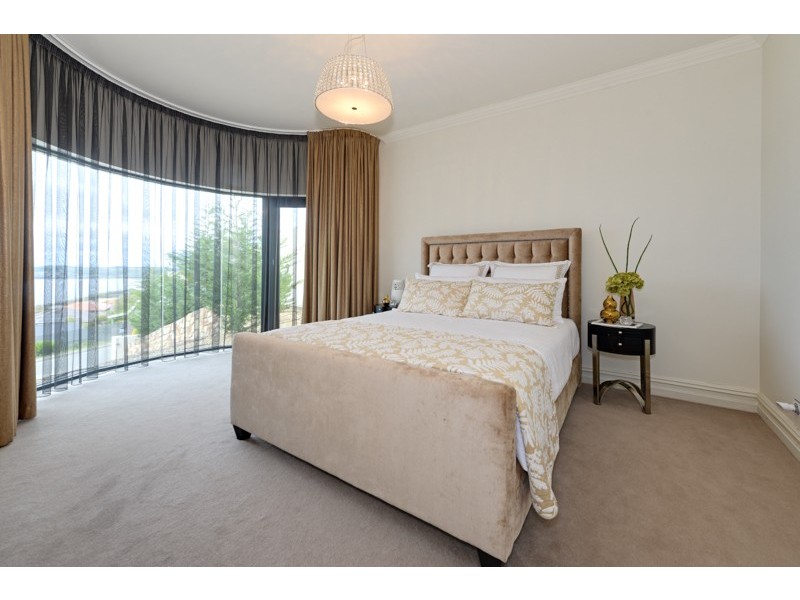 11 Nicholas Drive, Sandy Bay TAS 7005
