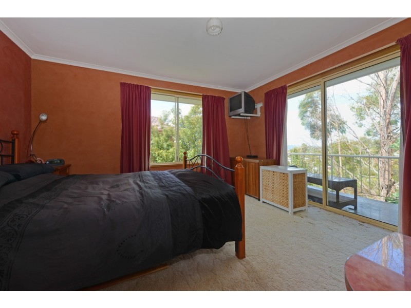 48 Ruth Drive, Lenah Valley TAS 7008