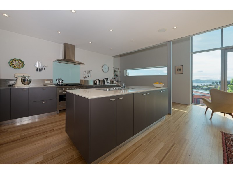 2/12 Rose Court, Sandy Bay TAS 7005