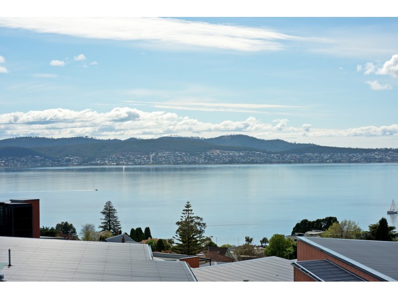 2/12 Rose Court, Sandy Bay TAS 7005