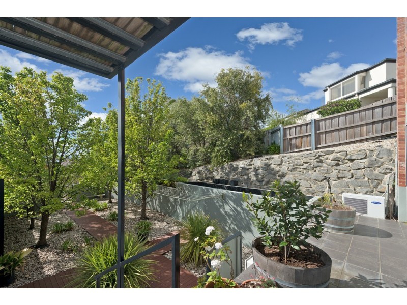 2/12 Rose Court, Sandy Bay TAS 7005