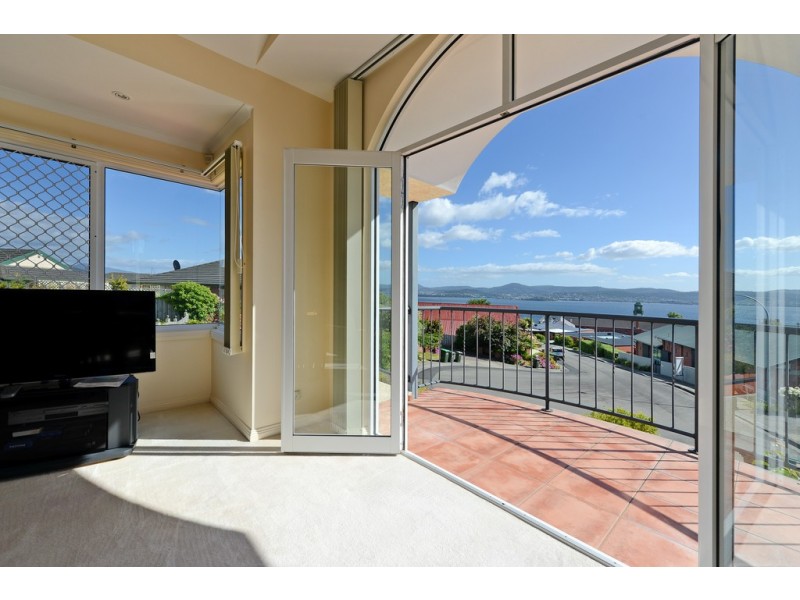 1/17 Rose Court, Sandy Bay TAS 7005
