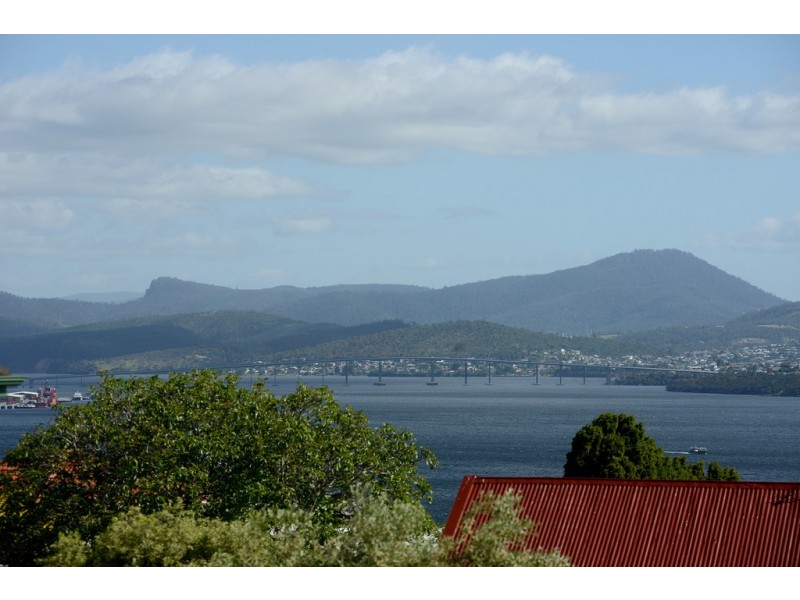 1/17 Rose Court, Sandy Bay TAS 7005