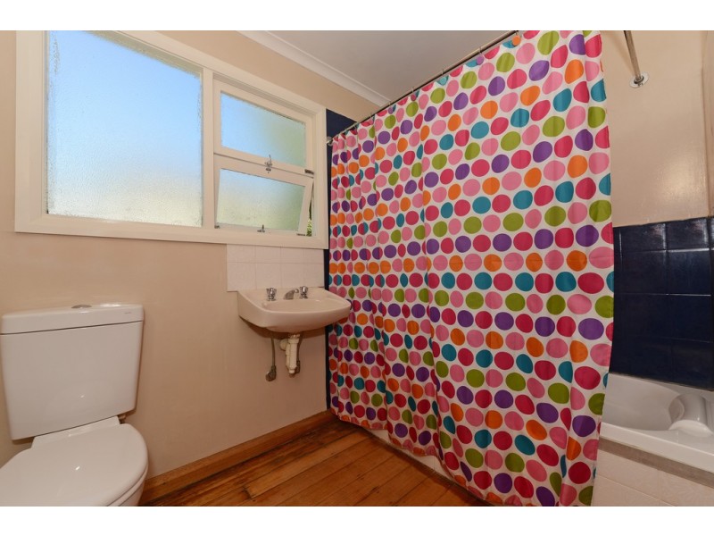 28 Oldham Avenue, New Town TAS 7008