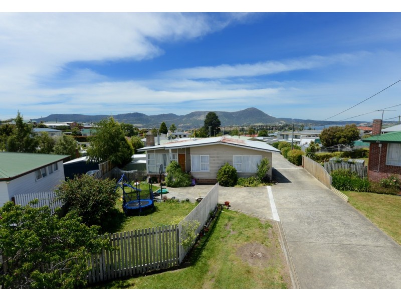 1/15 Malabar Road, Claremont TAS 7011