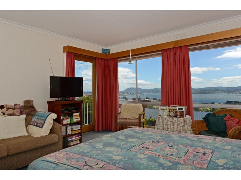 479 Churchill Avenue, Sandy Bay TAS 7005
