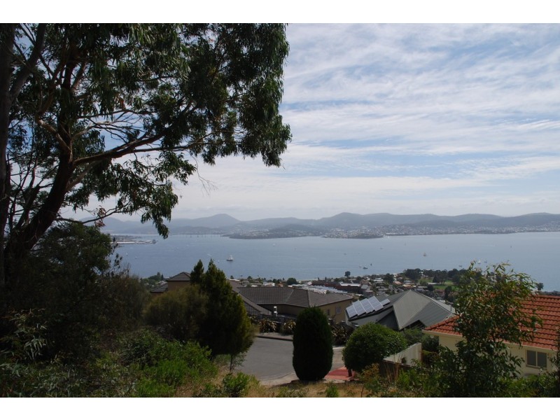 14 Stephanie Close, Sandy Bay TAS 7005